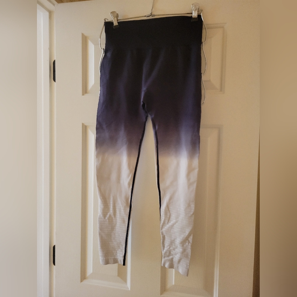Zyia Active Black / White Ombre Leggings Size M